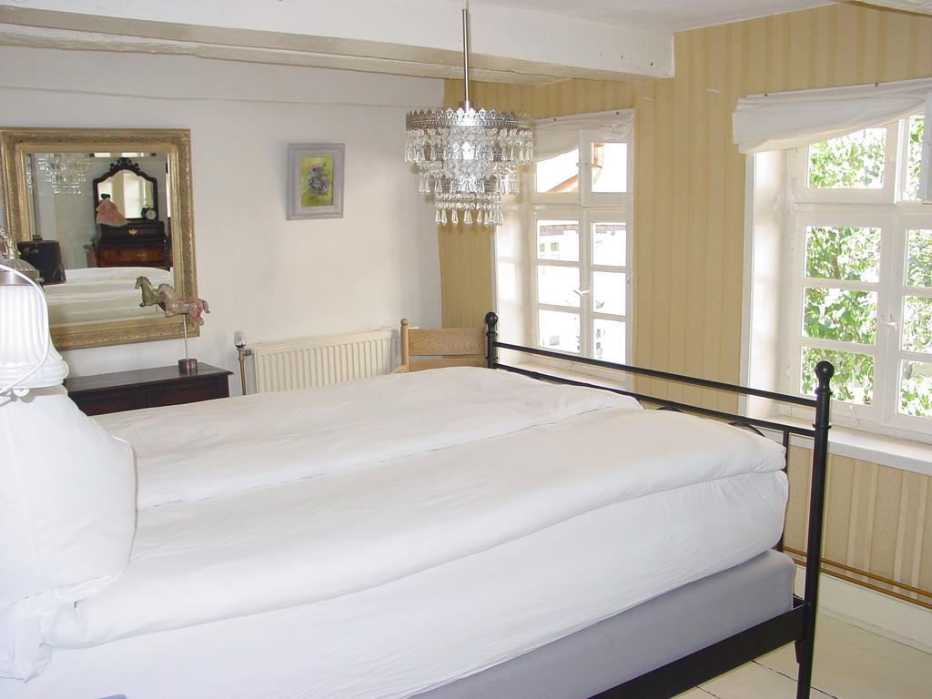 Robert'S Bed & Breakfast Helmarshausen エクステリア 写真