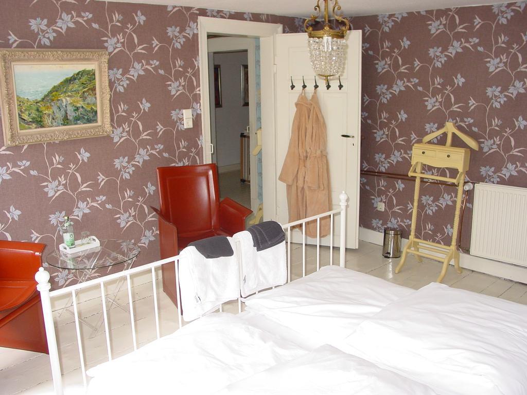 Robert'S Bed & Breakfast Helmarshausen エクステリア 写真