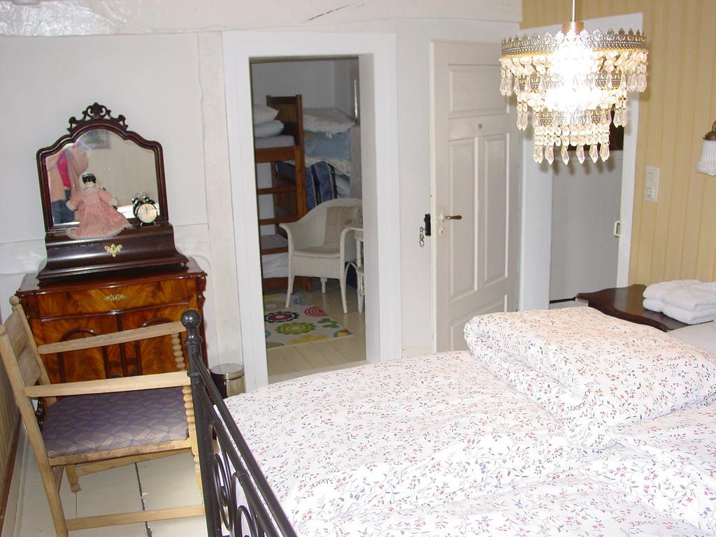 Robert'S Bed & Breakfast Helmarshausen エクステリア 写真