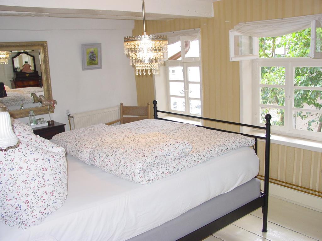 Robert'S Bed & Breakfast Helmarshausen エクステリア 写真
