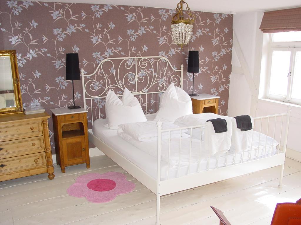 Robert'S Bed & Breakfast Helmarshausen エクステリア 写真